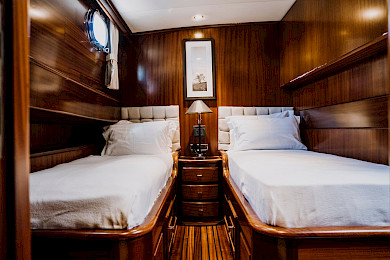 Yacht Capricorn 1 cabin