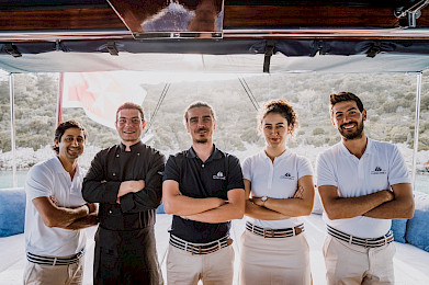 Yacht Capricorn 1 crew