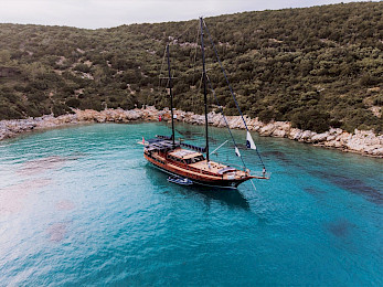 Yacht Capricorn 1 aerial view