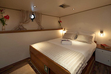 Yacht Romanca cabin