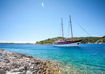 Yacht Romanca on anchor