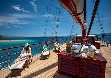 Yacht Romanca deck