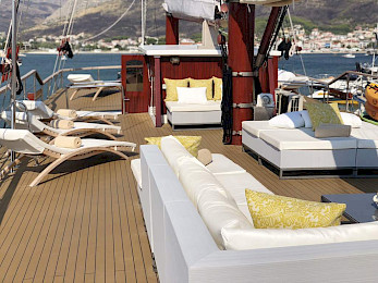 Yacht Romanca deck