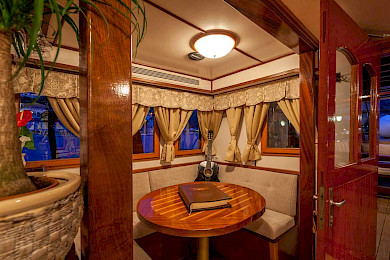 Yacht Romanca saloon