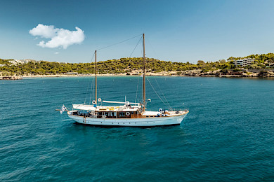 Yacht Lithi aerial view