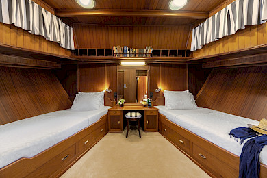 Yacht Lithi cabin