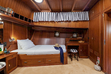 Yacht Lithi cabin