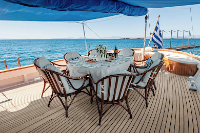 Yacht Lithi dining table