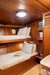 Yacht Lithi cabin