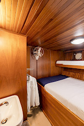 Yacht Lithi cabin