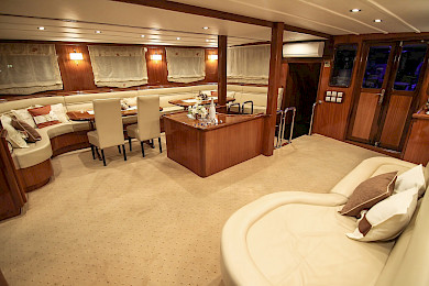 Yacht Aurum saloon