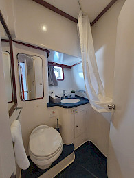 Yacht Anemos cabin bathroom