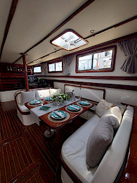 Yacht Anemos saloon