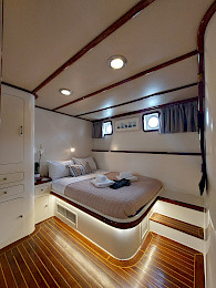 Yacht Anemos cabin