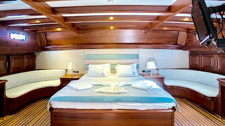 Yacht Freedom cabin