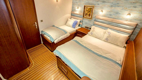 Yacht Freedom cabin