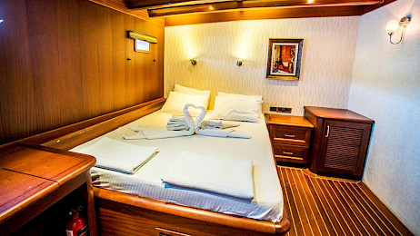 Yacht Freedom cabin