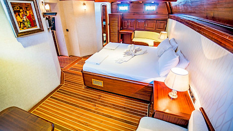 Yacht Freedom cabin