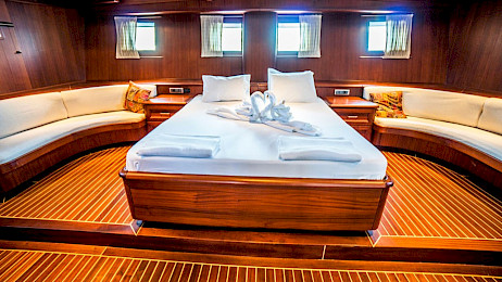 Yacht Freedom cabin