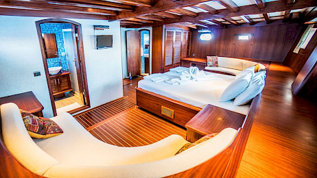 Yacht Freedom cabin