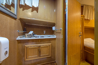 Yacht Morning Star cabin bathroom