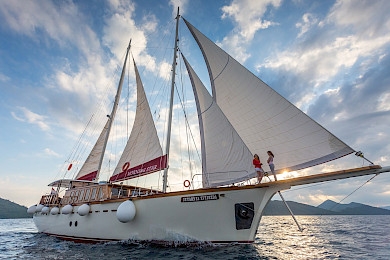 Yacht Morning Star sailing