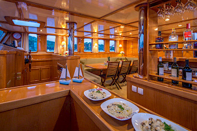 Yacht Morning Star saloon