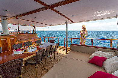 Yacht Morning Star aft