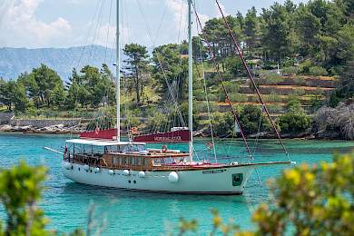 Yacht Morning Star side view