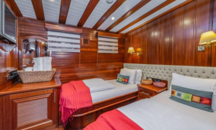 Yacht Sema Tuana cabin