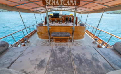 Yacht Sema Tuana aft