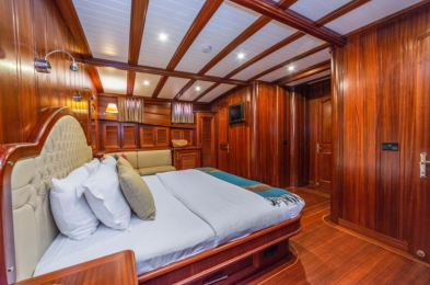 Yacht Sema Tuana cabin