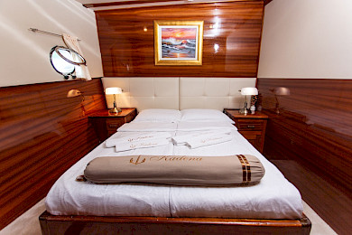 Yacht Kadena cabin