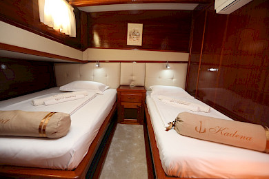 Yacht Kadena cabin