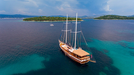 Yacht Kadena aerial view