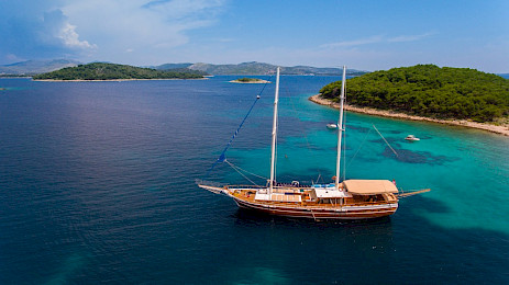 Yacht Kadena aerial view