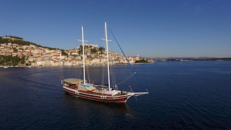 Yacht Kadena aerial view