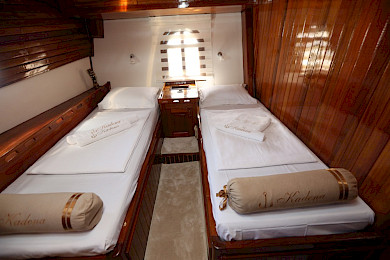 Yacht Kadena cabin