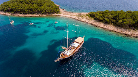 Yacht Kadena aerial view