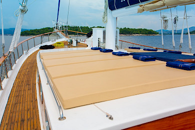 Yacht Kadena deck