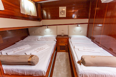 Yacht Kadena cabin