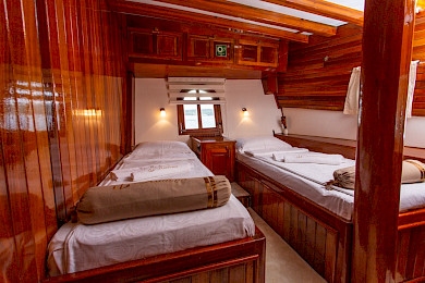 Yacht Kadena cabin