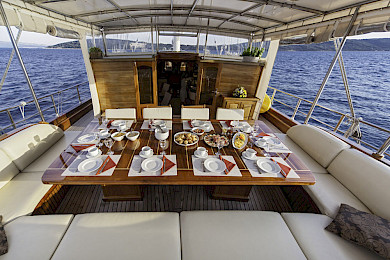 Yacht Libra dining table