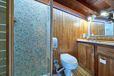 Yacht Libra cabin bathroom