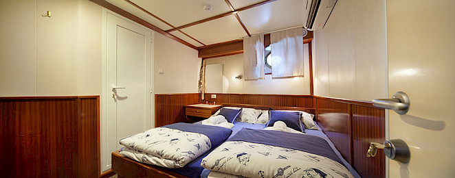 Yacht Tajna Mora cabin