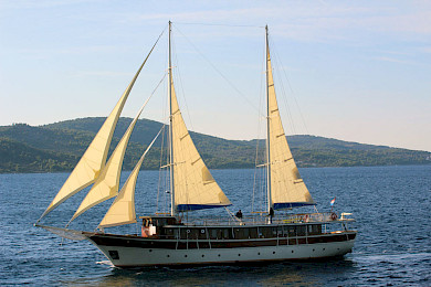 Yacht Tajna Mora sailing