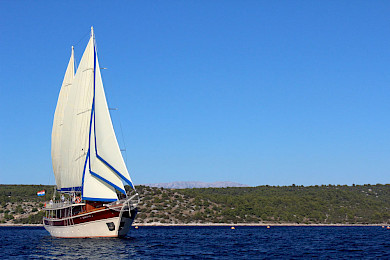 Yacht Tajna Mora front view