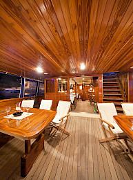 Yacht Tajna Mora saloon