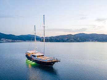 Yacht Happy Days aerial view