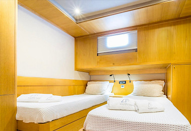 Yacht Happy Days cabin